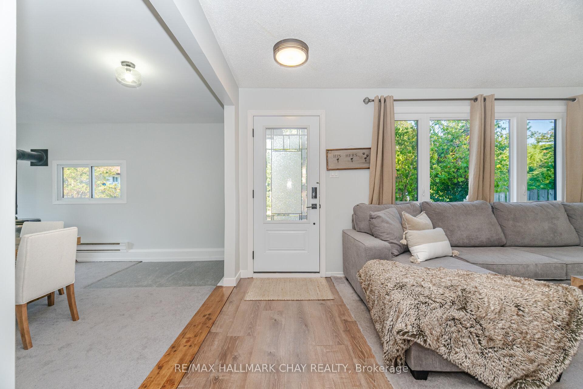 Photo 7 of 731 Pinegrove Avenue, Innisfil, Rural Innisfil — HOMEH