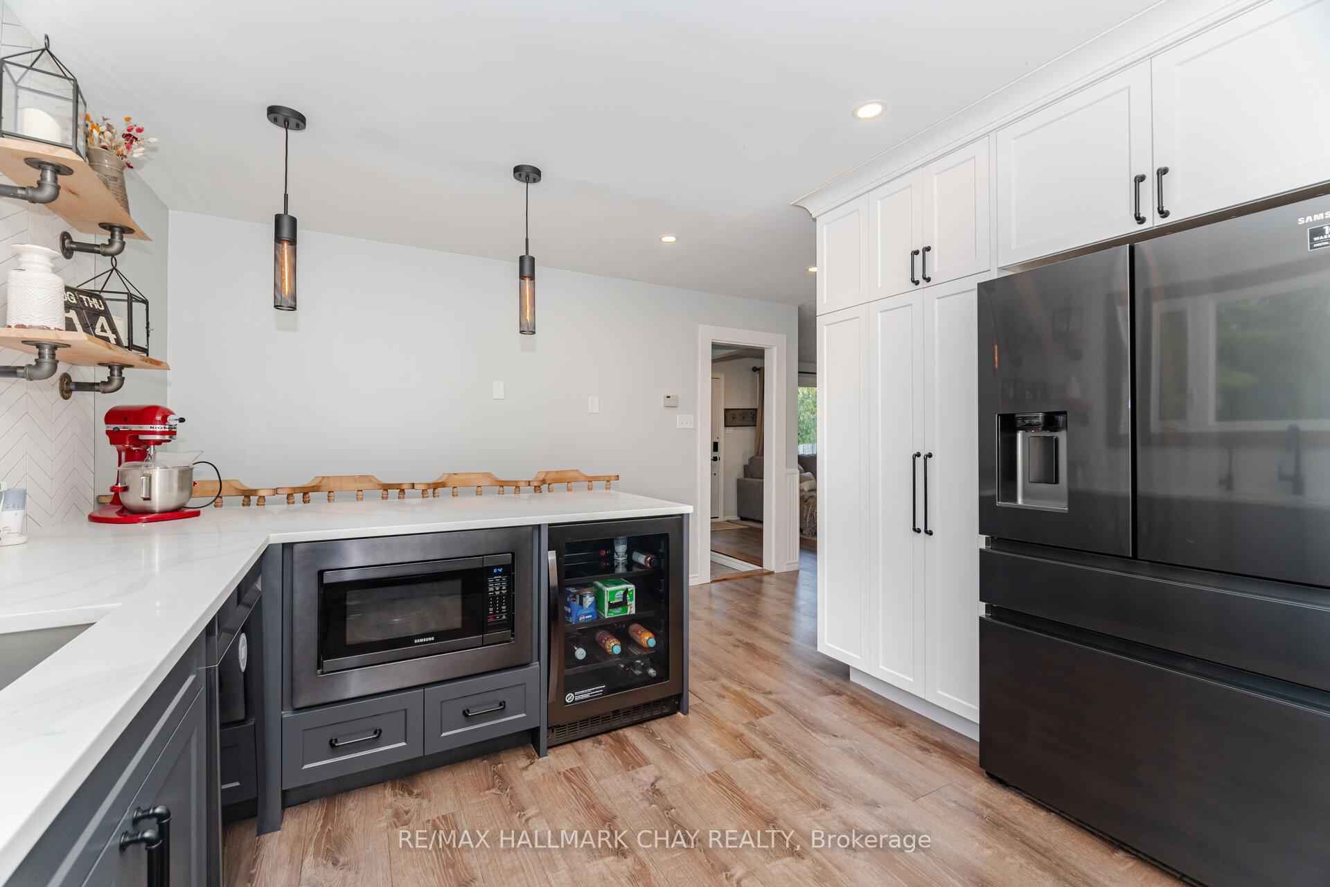 Photo 14 of 731 Pinegrove Avenue, Innisfil, Rural Innisfil — HOMEH