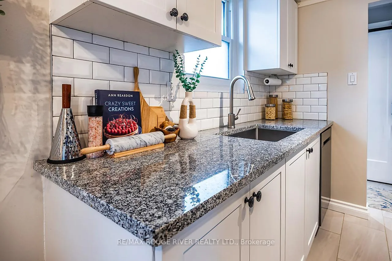 Photo 6 of 381 Fleetwood Drive, Oshawa, Eastdale — HOMEH