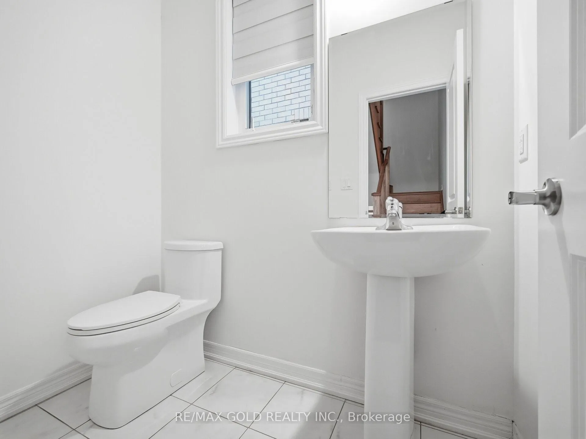 Photo 3 of 20 Skyridge Drive, Brampton, Bram East — HOMEH