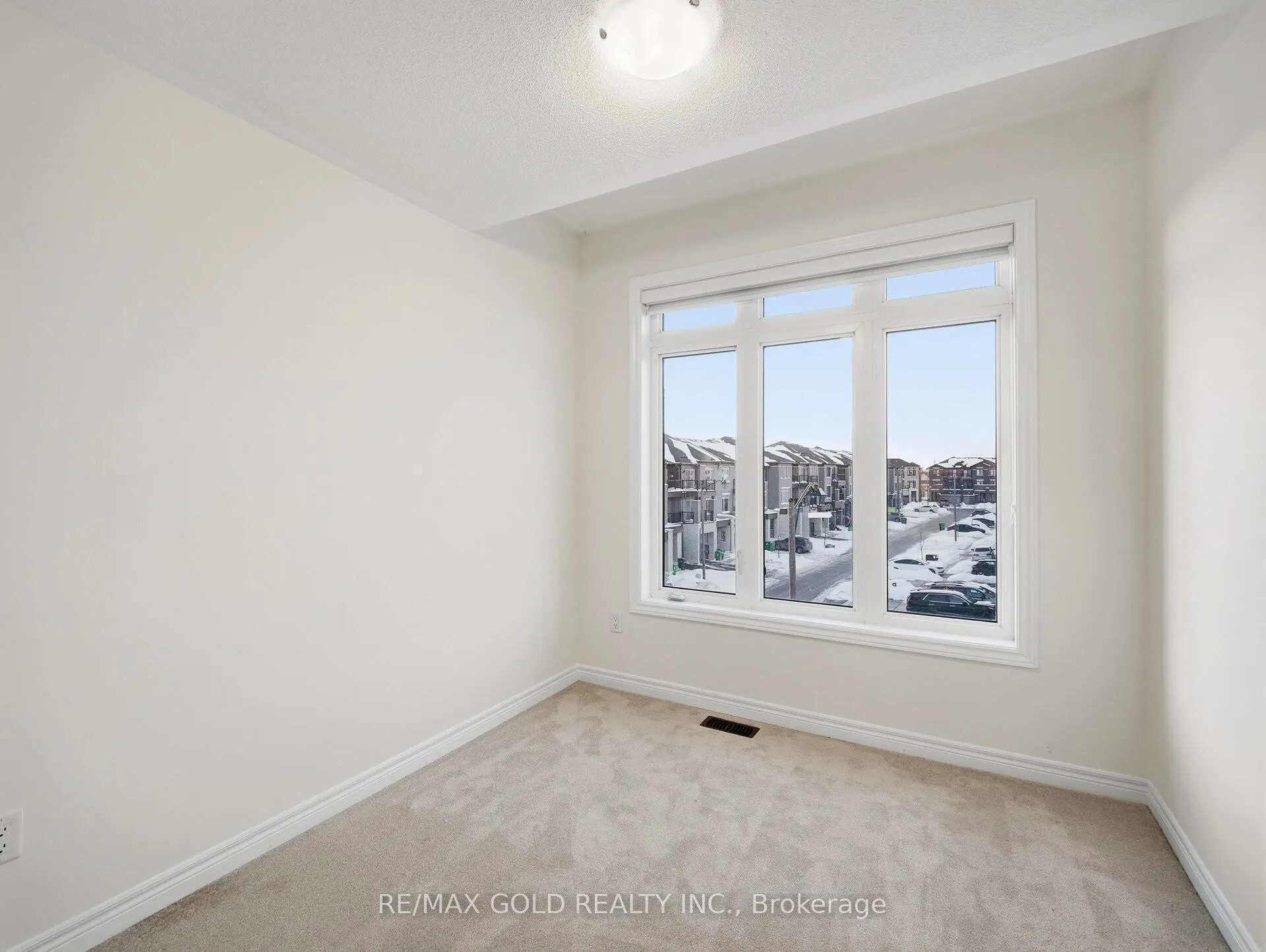Photo 16 of 20 Skyridge Drive, Brampton, Bram East — HOMEH