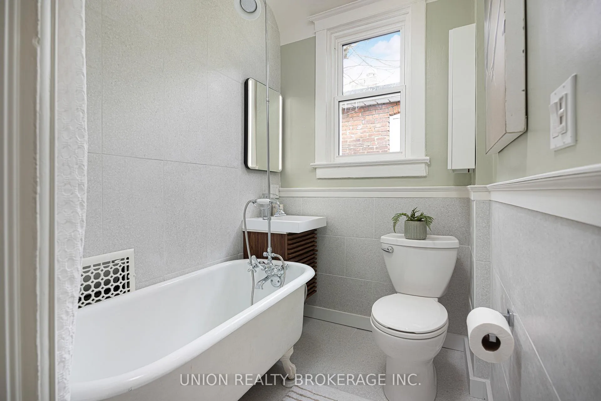 Photo 23 of 262 Silver Birch Avenue, Toronto, The Beaches — HOMEH