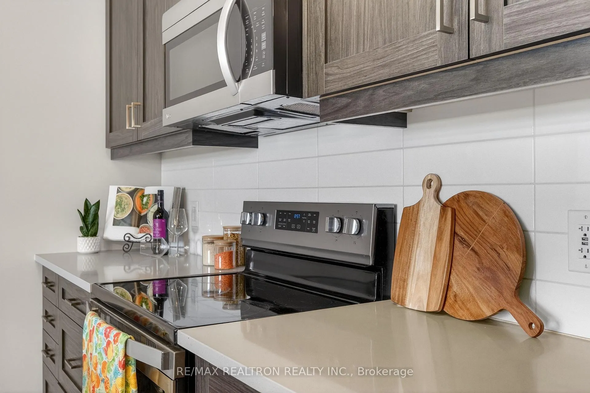 Photo 8 of Unit 2K, 155 Thomas Slee Drive, Kitchener — HOMEH