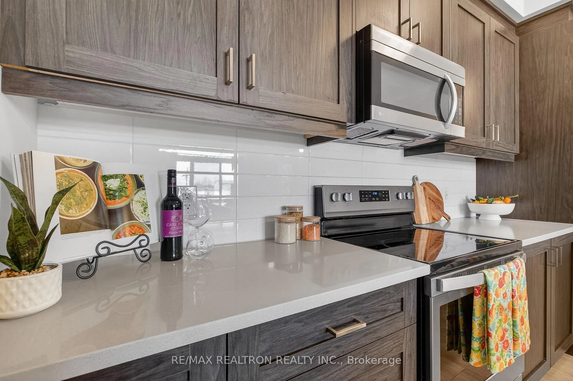 Photo 9 of Unit 2K, 155 Thomas Slee Drive, Kitchener — HOMEH