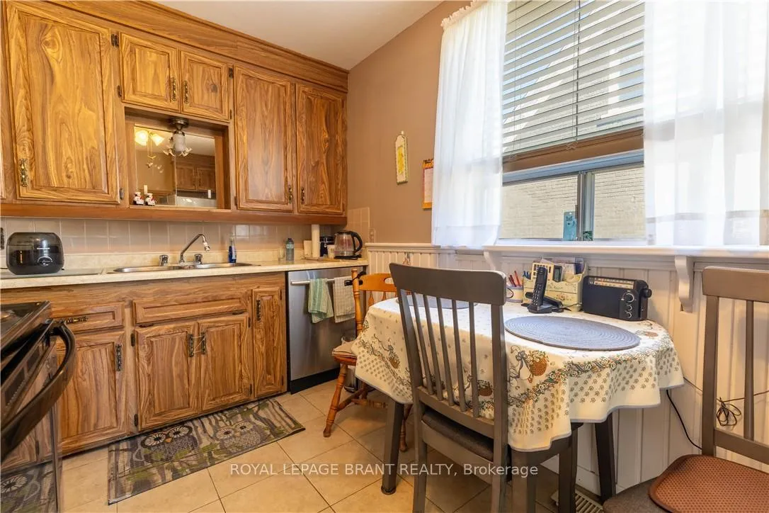 Photo 14 of 154 Talbot Street, Kitchener — HOMEH