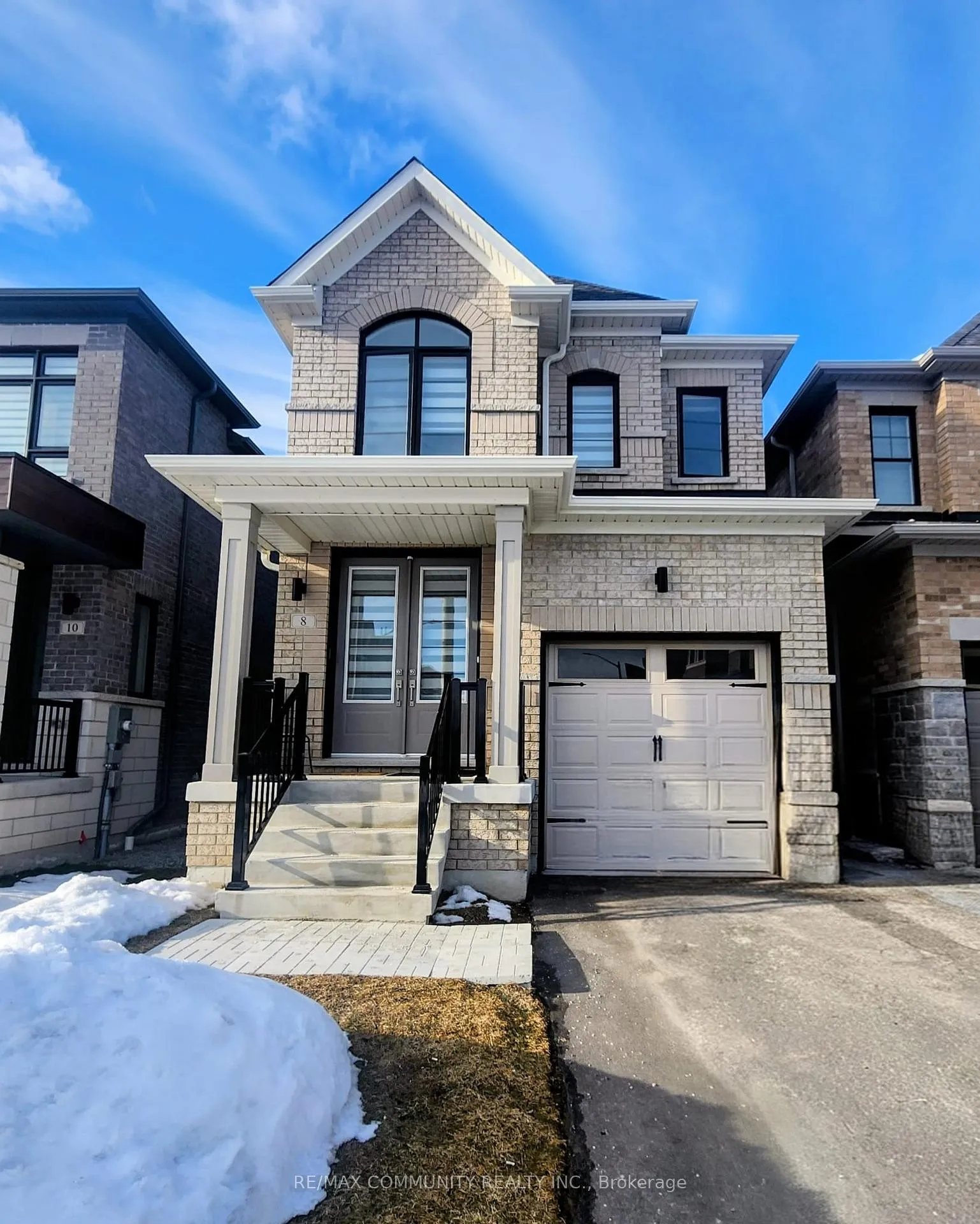 Photo 1 of 8 Deer Ridge Crescent, Whitby, Rural Whitby — HOMEH
