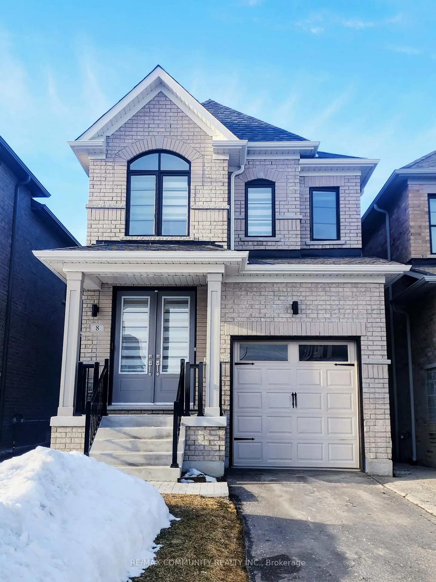 Photo 2 of 8 Deer Ridge Crescent, Whitby, Rural Whitby — HOMEH