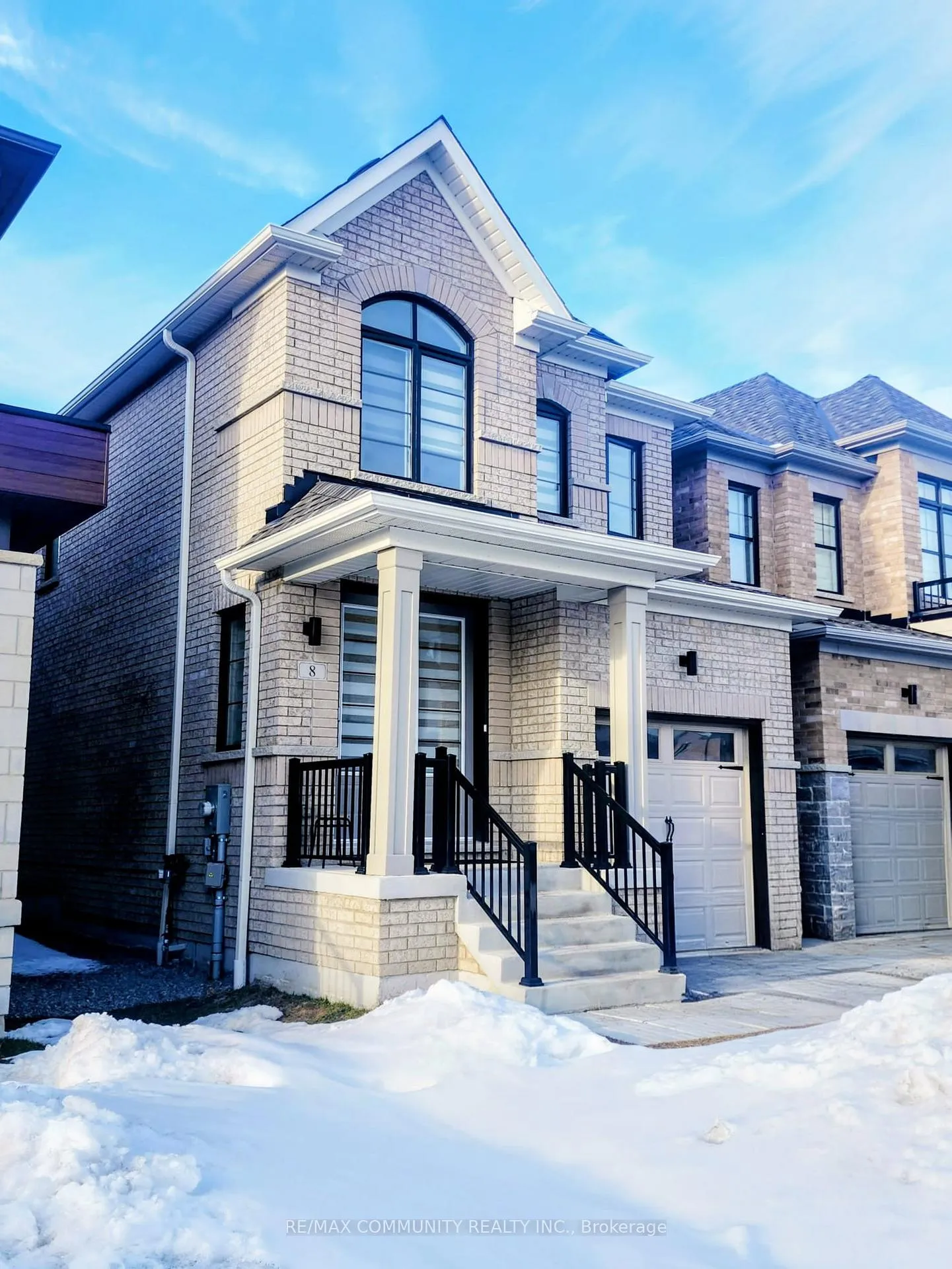 Photo 3 of 8 Deer Ridge Crescent, Whitby, Rural Whitby — HOMEH