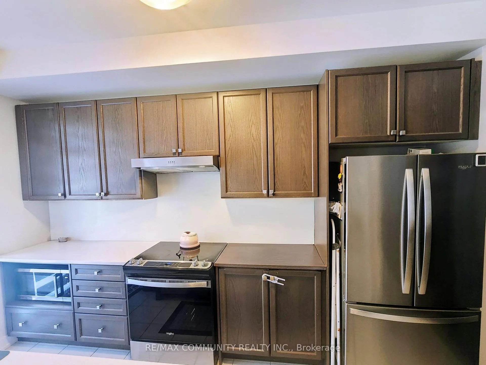 Photo 11 of 8 Deer Ridge Crescent, Whitby, Rural Whitby — HOMEH