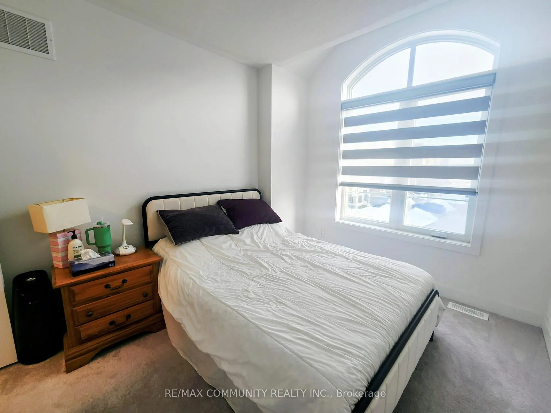 Photo 16 of 8 Deer Ridge Crescent, Whitby, Rural Whitby — HOMEH