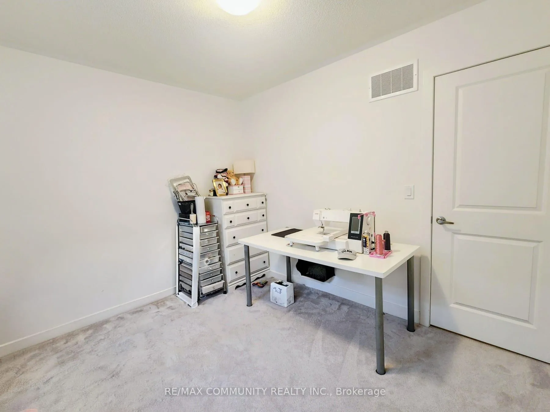 Photo 17 of 8 Deer Ridge Crescent, Whitby, Rural Whitby — HOMEH