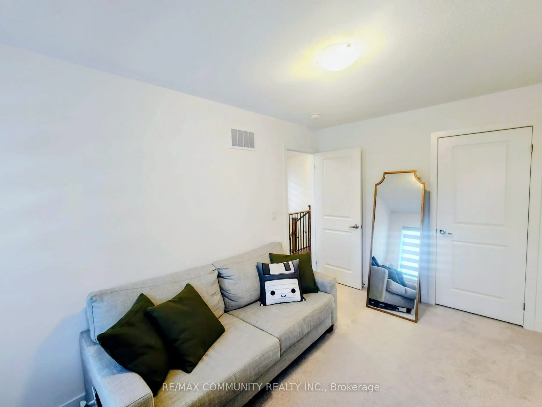 Photo 19 of 8 Deer Ridge Crescent, Whitby, Rural Whitby — HOMEH