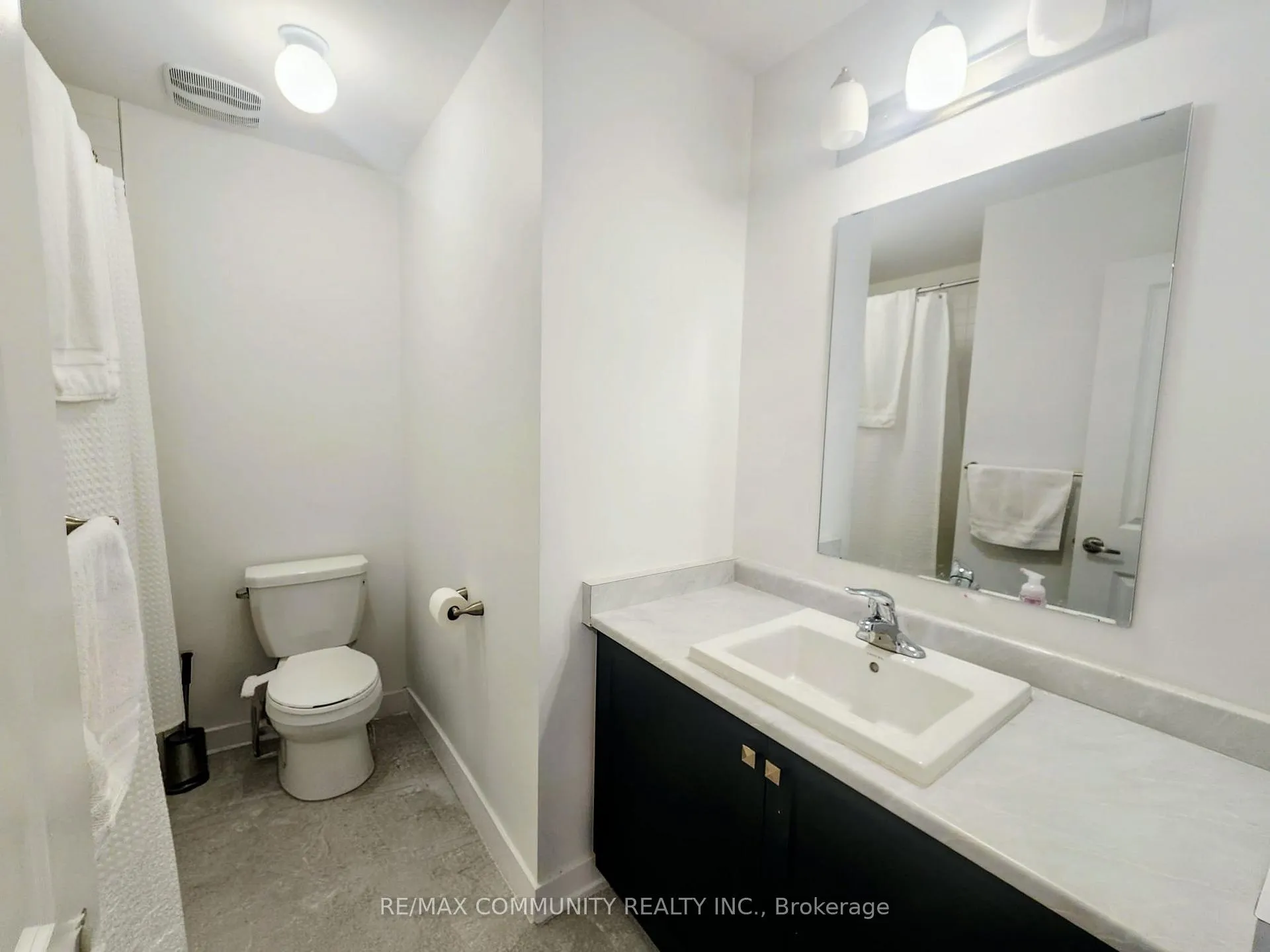 Photo 21 of 8 Deer Ridge Crescent, Whitby, Rural Whitby — HOMEH