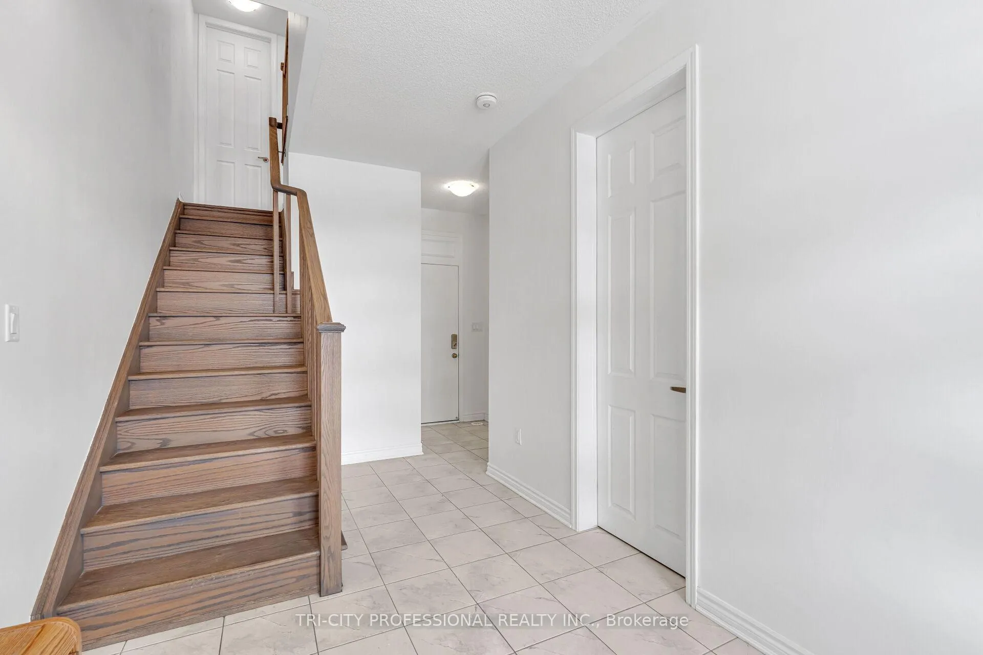 Photo 6 of 2 Summer Wind Lane, Brampton, Northwest Brampton — HOMEH