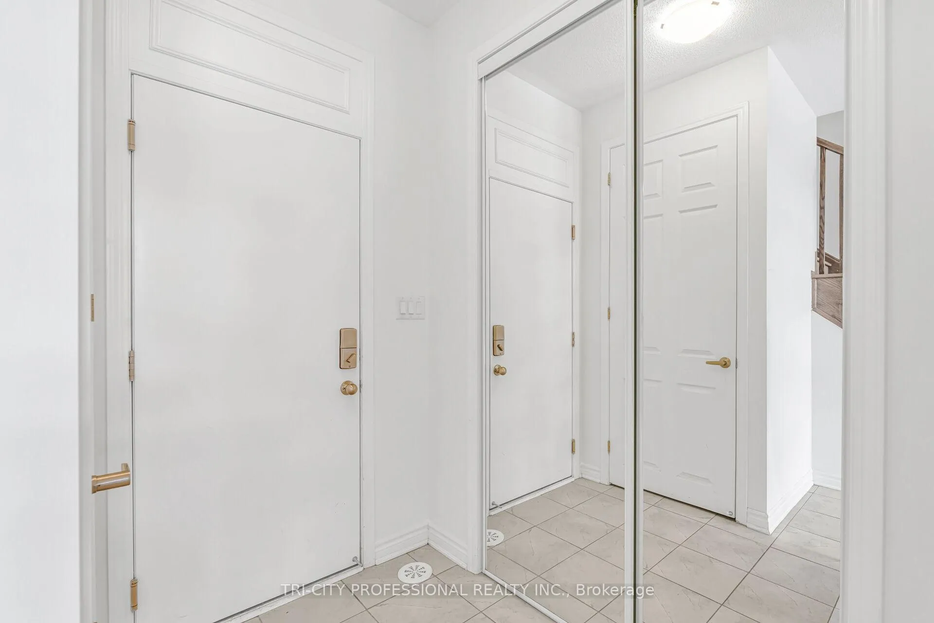 Photo 8 of 2 Summer Wind Lane, Brampton, Northwest Brampton — HOMEH
