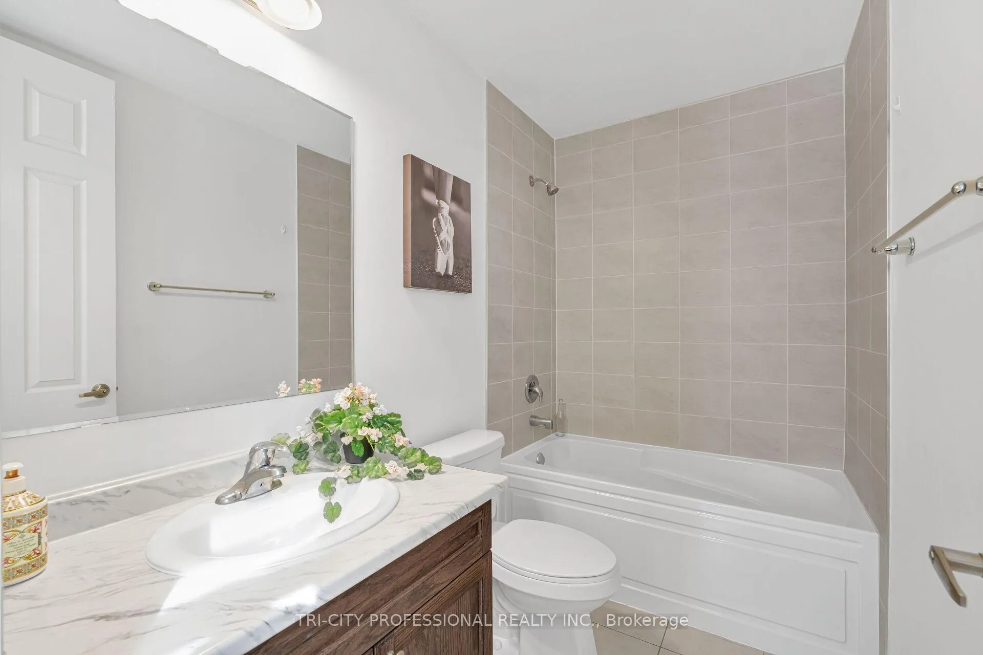 Photo 11 of 2 Summer Wind Lane, Brampton, Northwest Brampton — HOMEH