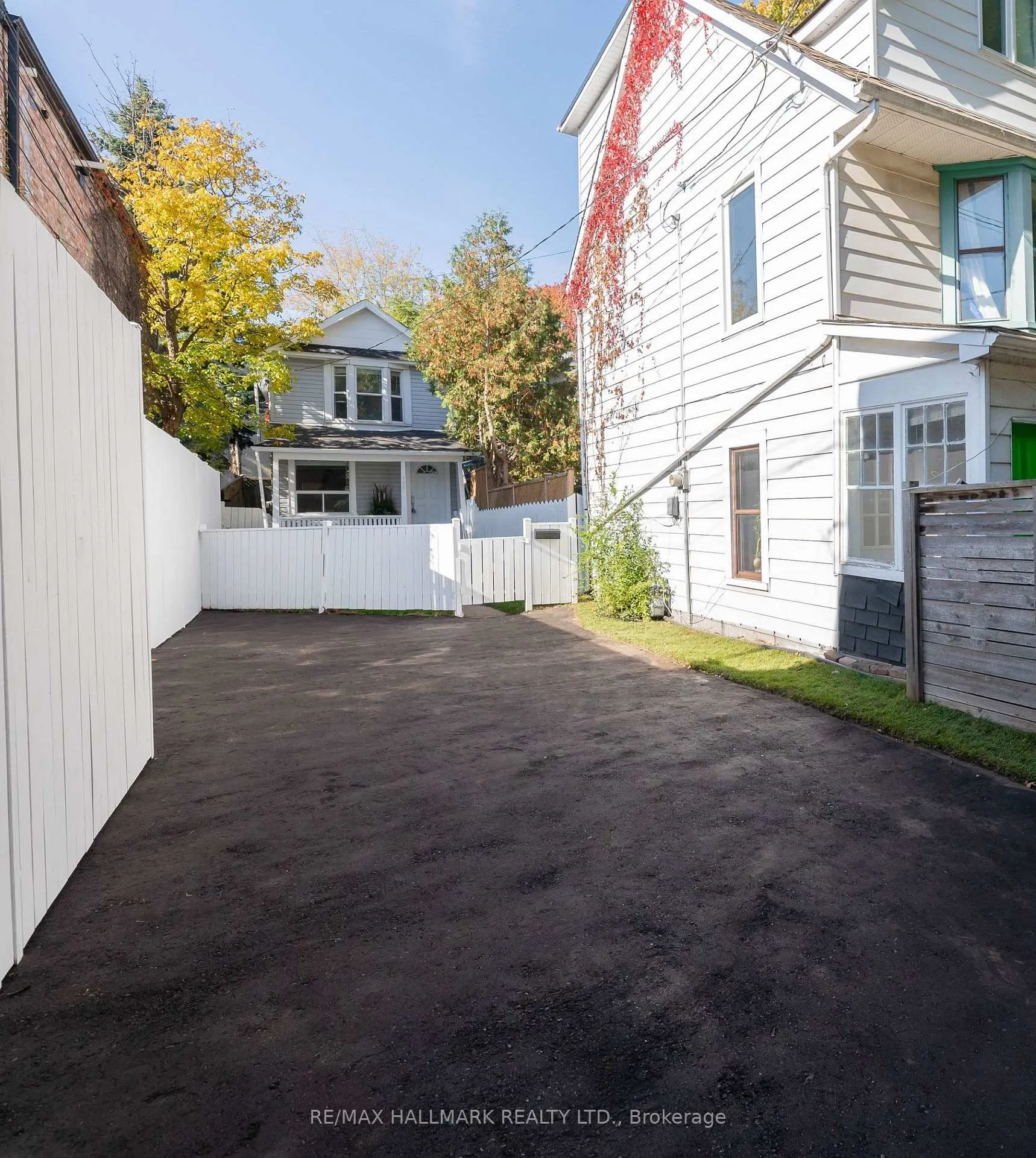 Photo 3 of 106 Willow Avenue, Toronto, The Beaches — HOMEH