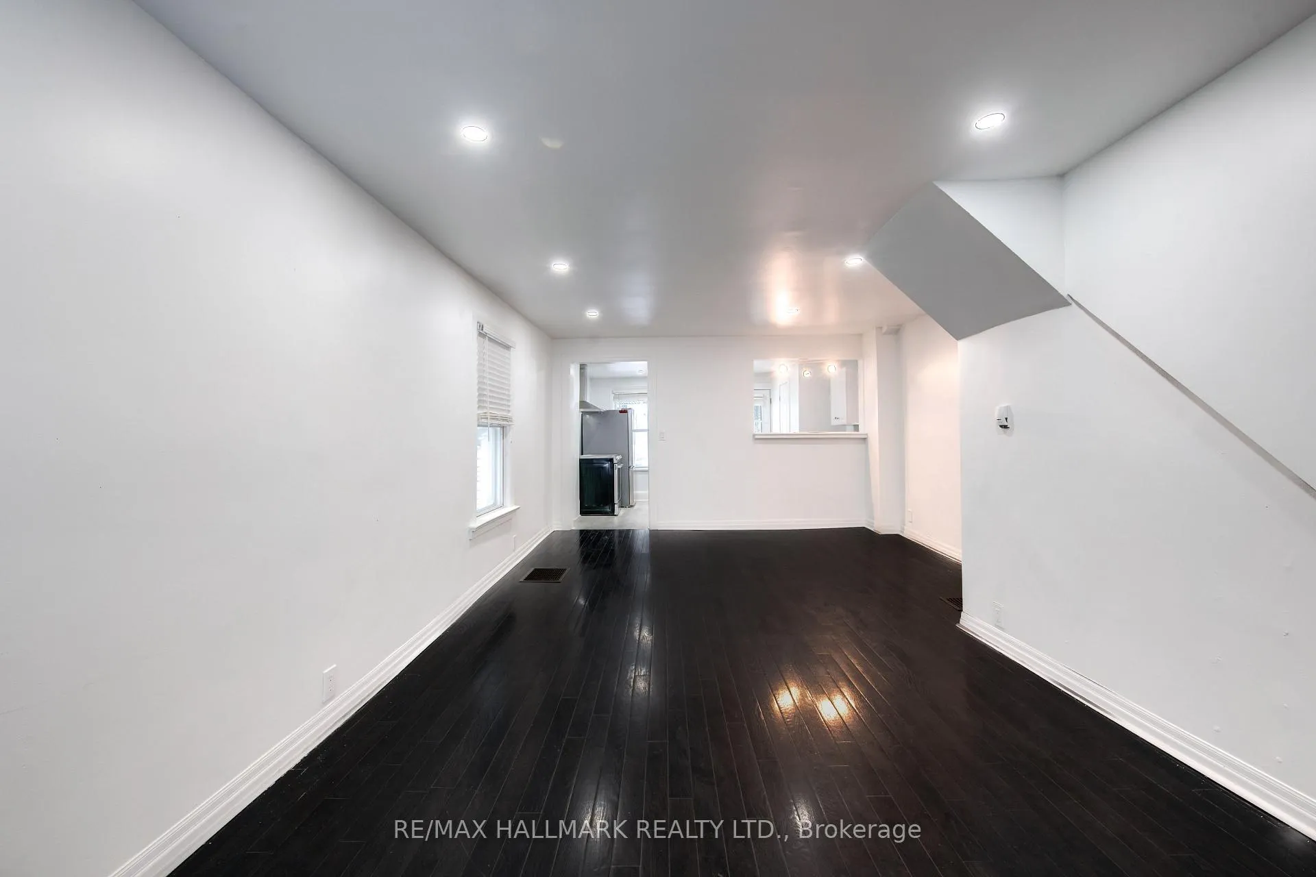 Photo 4 of 106 Willow Avenue, Toronto, The Beaches — HOMEH