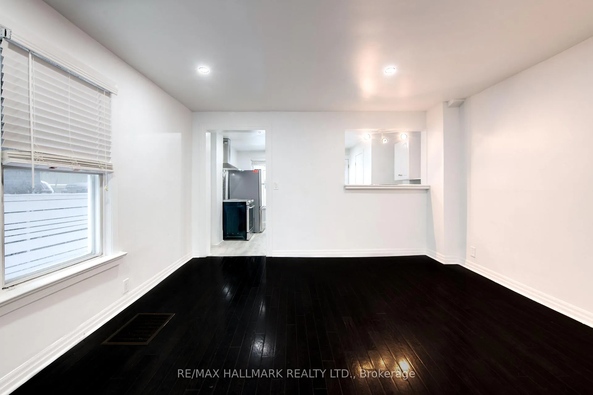 Photo 5 of 106 Willow Avenue, Toronto, The Beaches — HOMEH