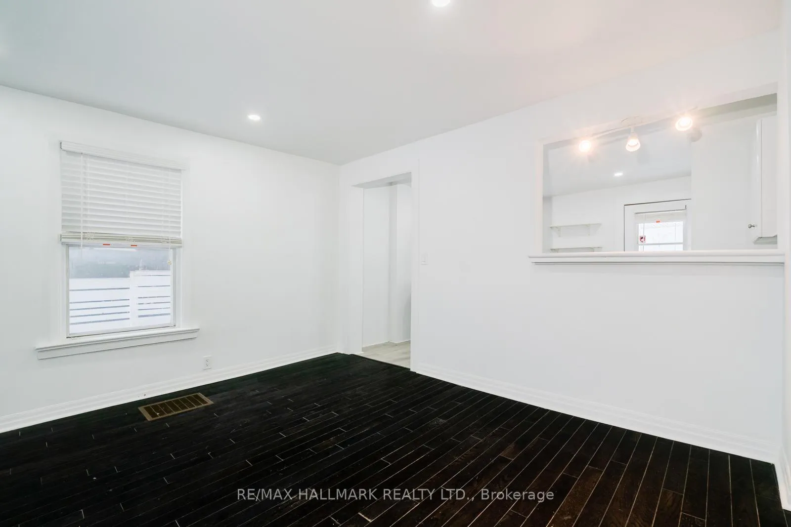 Photo 7 of 106 Willow Avenue, Toronto, The Beaches — HOMEH