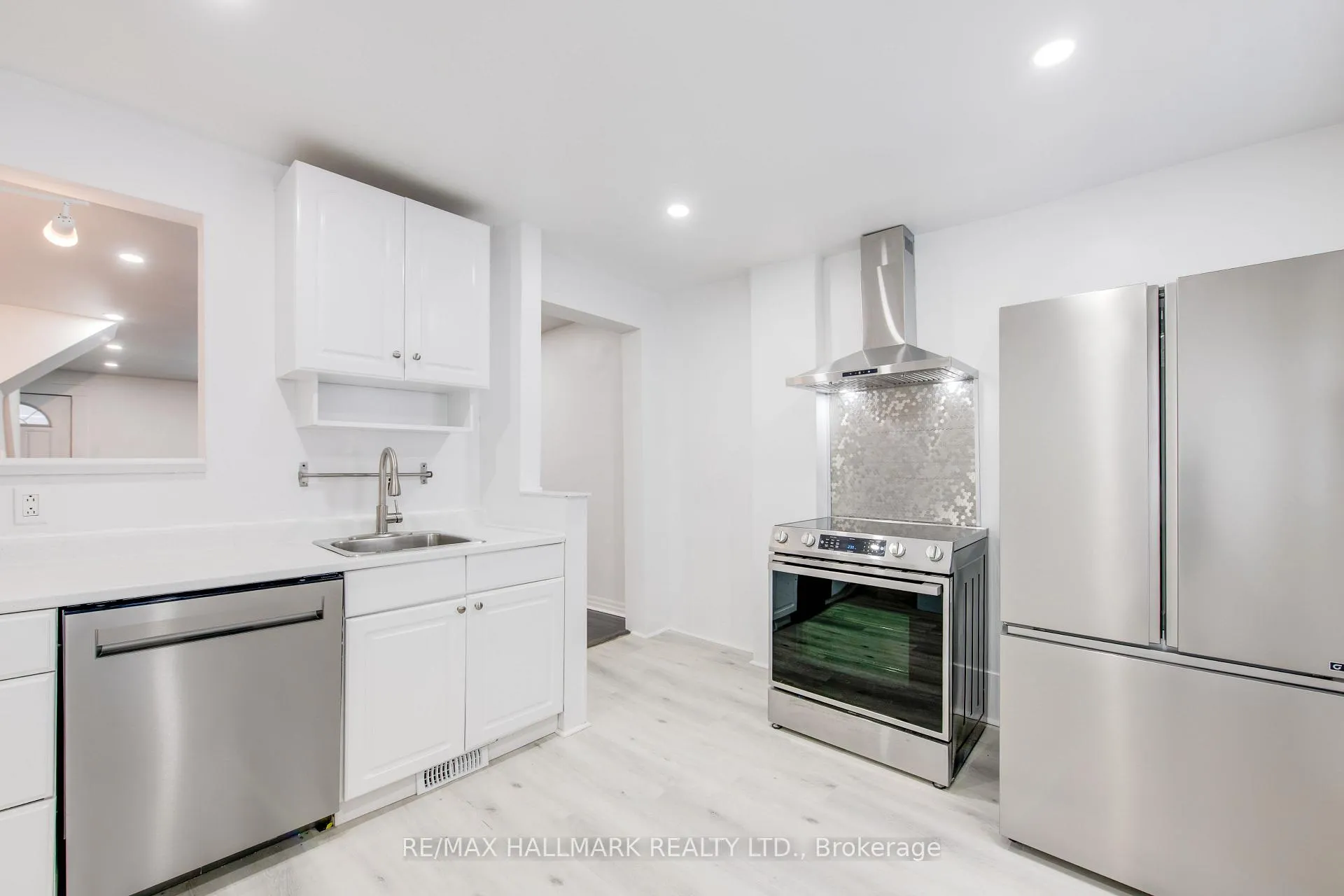 Photo 8 of 106 Willow Avenue, Toronto, The Beaches — HOMEH