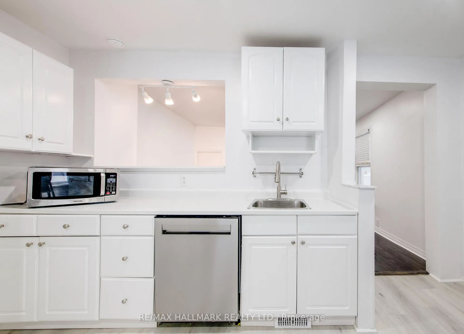 Photo 9 of 106 Willow Avenue, Toronto, The Beaches — HOMEH