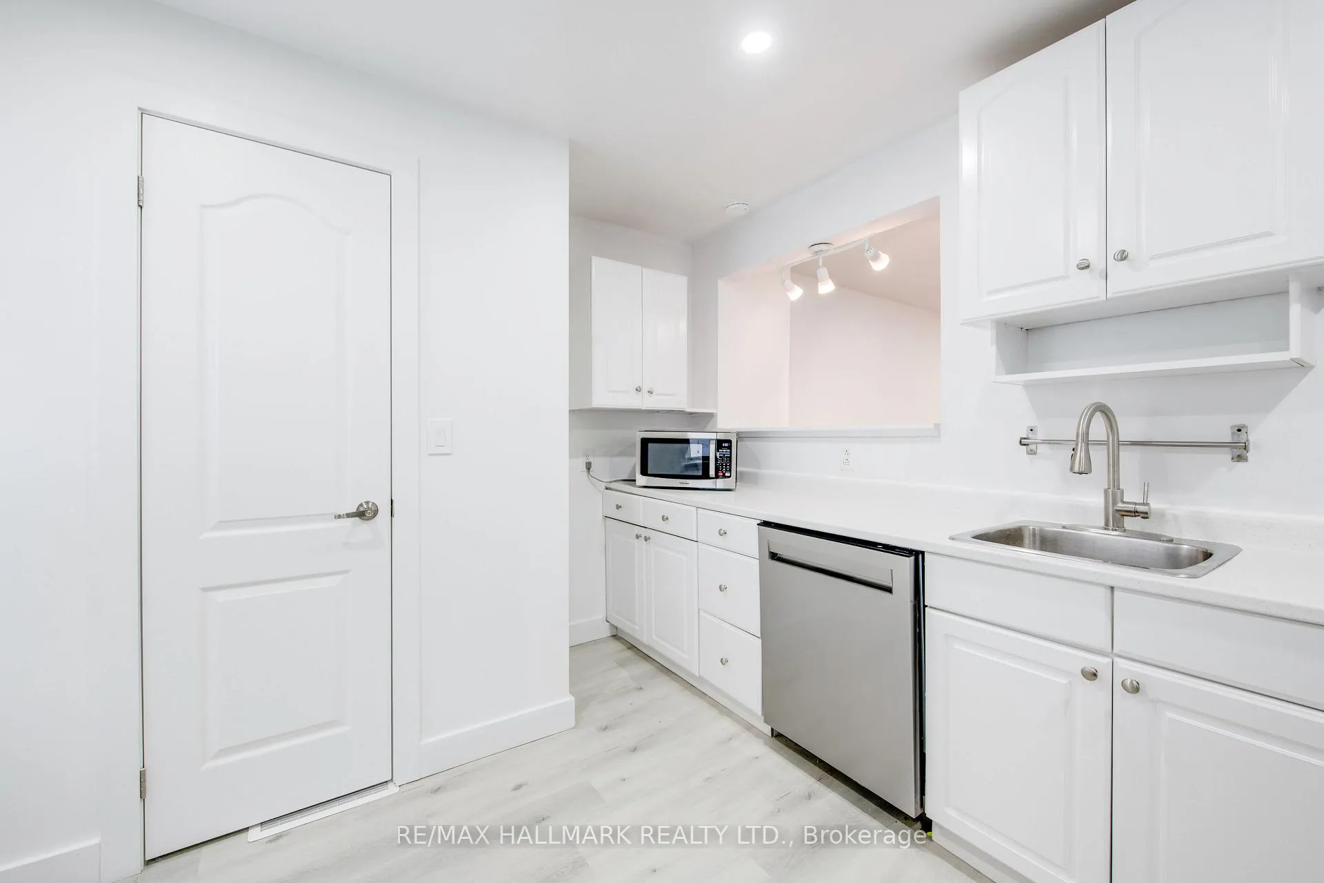 Photo 10 of 106 Willow Avenue, Toronto, The Beaches — HOMEH