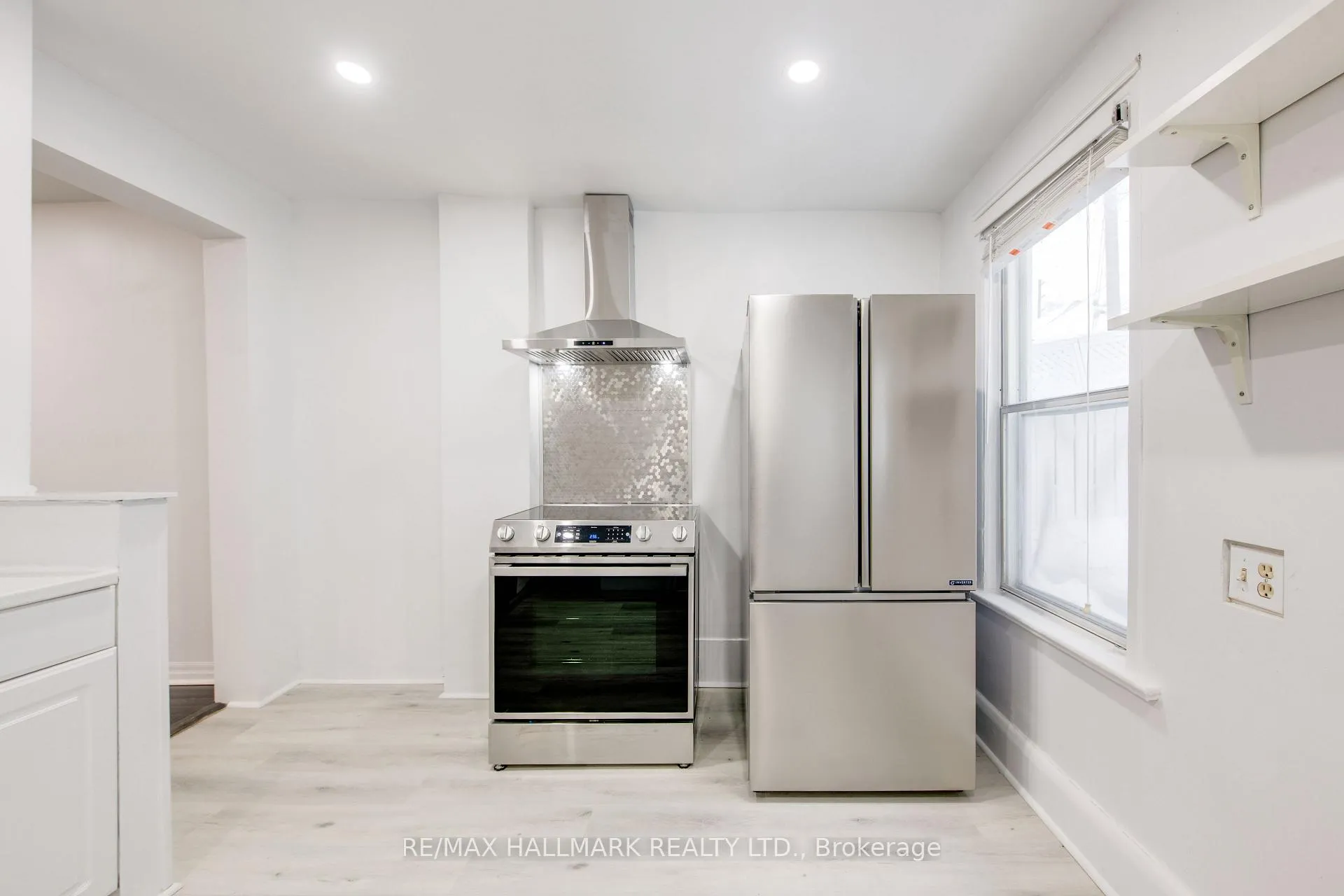 Photo 12 of 106 Willow Avenue, Toronto, The Beaches — HOMEH