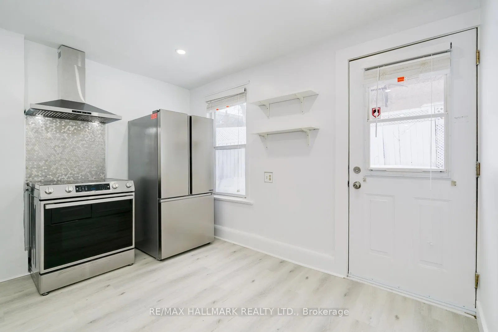 Photo 13 of 106 Willow Avenue, Toronto, The Beaches — HOMEH