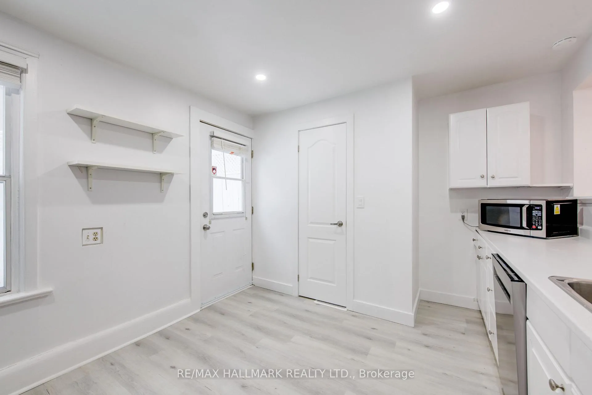 Photo 14 of 106 Willow Avenue, Toronto, The Beaches — HOMEH