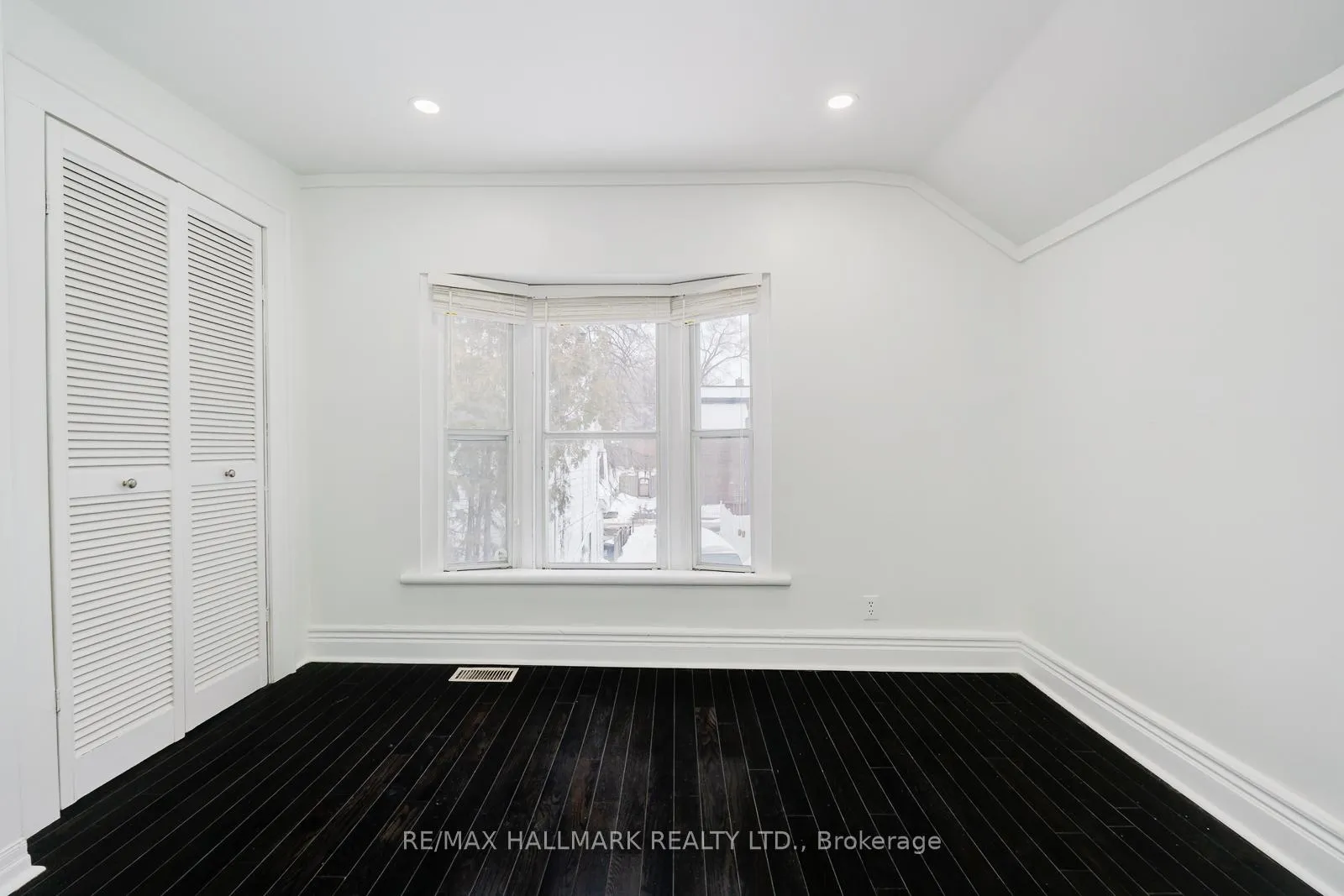 Photo 17 of 106 Willow Avenue, Toronto, The Beaches — HOMEH