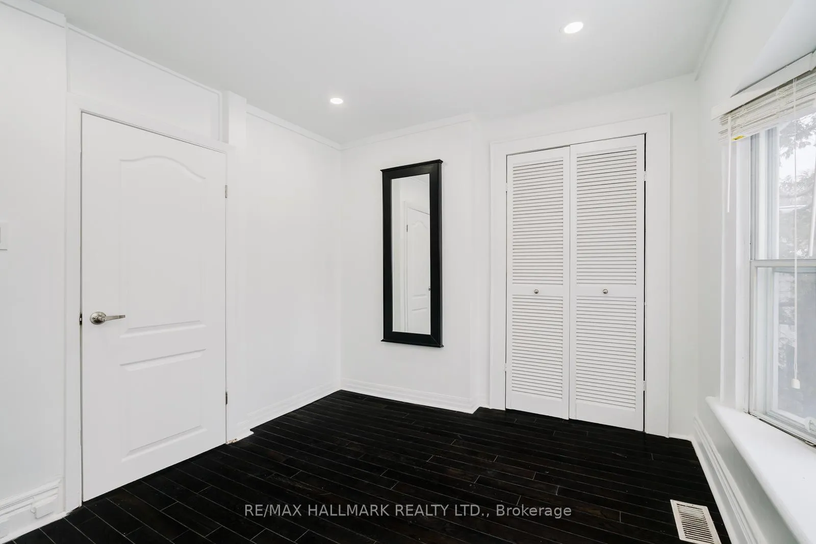 Photo 19 of 106 Willow Avenue, Toronto, The Beaches — HOMEH