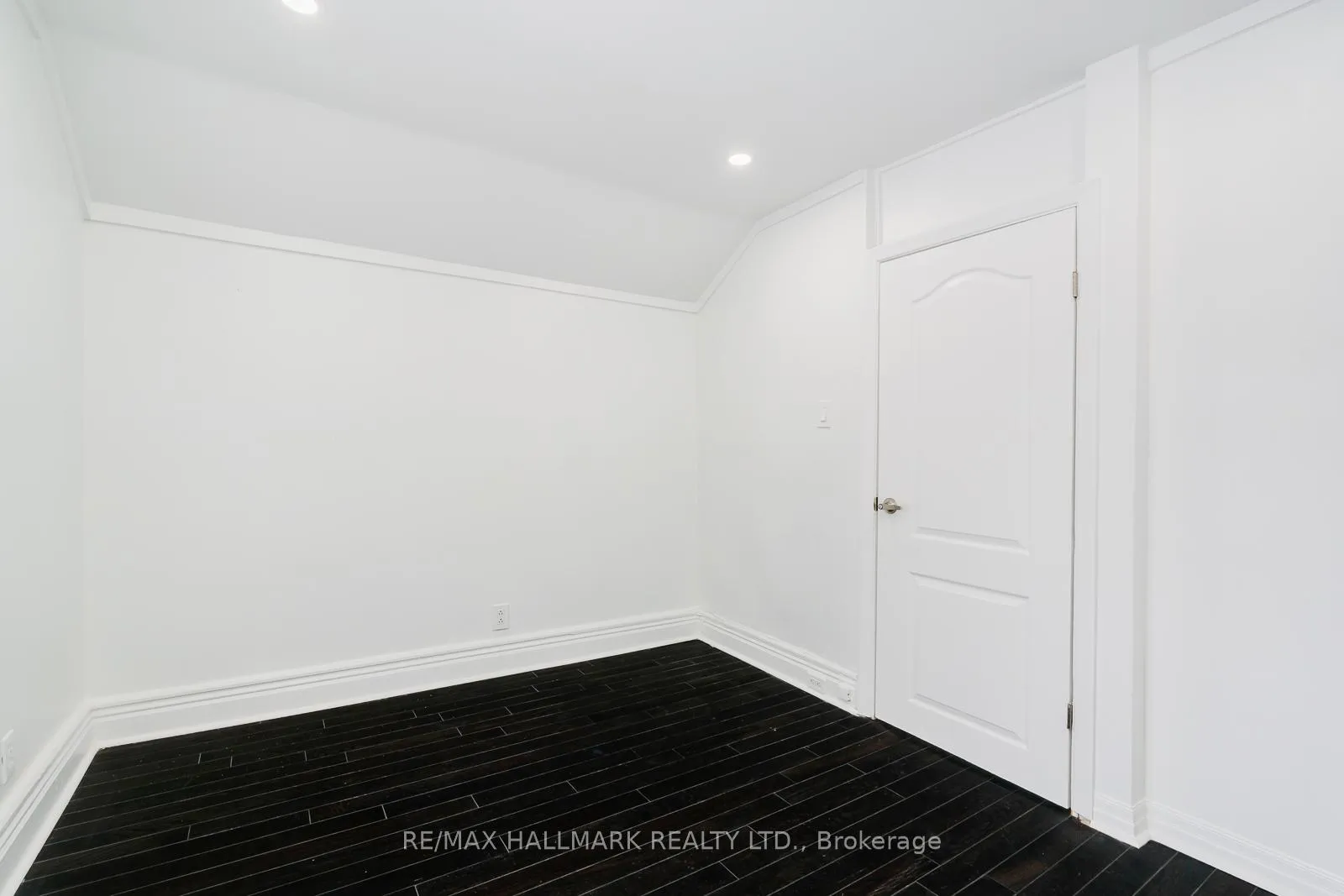 Photo 20 of 106 Willow Avenue, Toronto, The Beaches — HOMEH