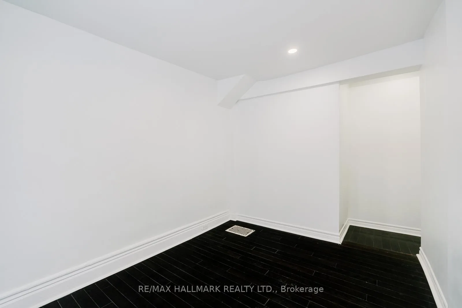 Photo 27 of 106 Willow Avenue, Toronto, The Beaches — HOMEH