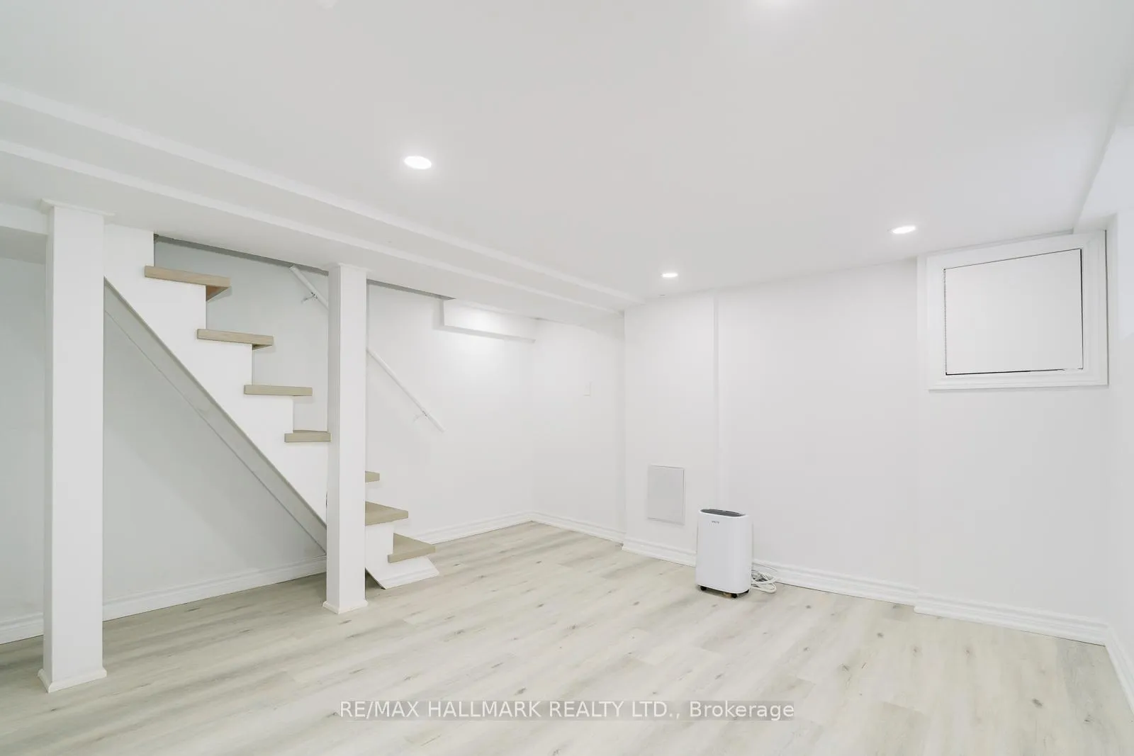 Photo 31 of 106 Willow Avenue, Toronto, The Beaches — HOMEH