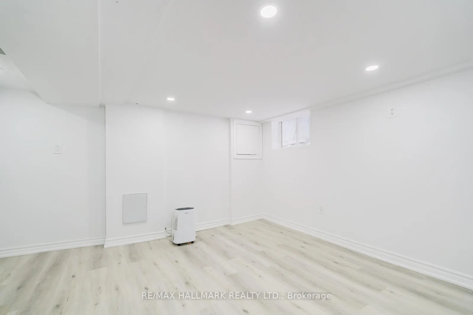 Photo 32 of 106 Willow Avenue, Toronto, The Beaches — HOMEH