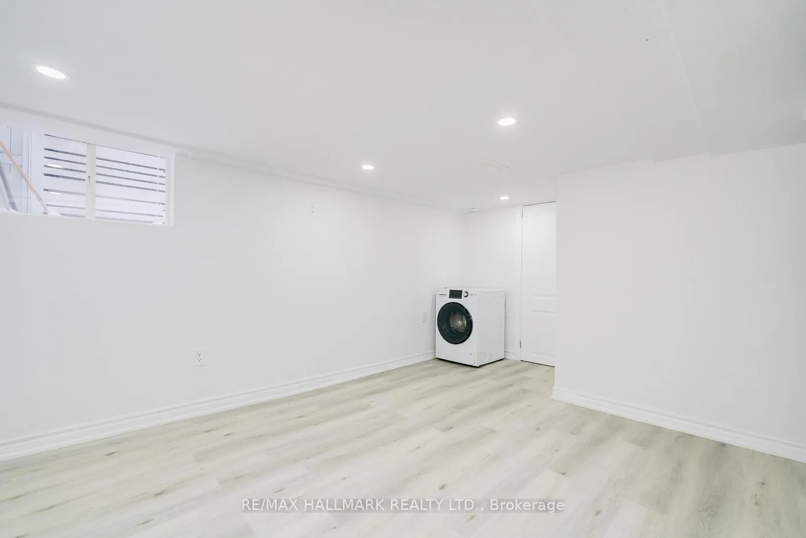Photo 33 of 106 Willow Avenue, Toronto, The Beaches — HOMEH