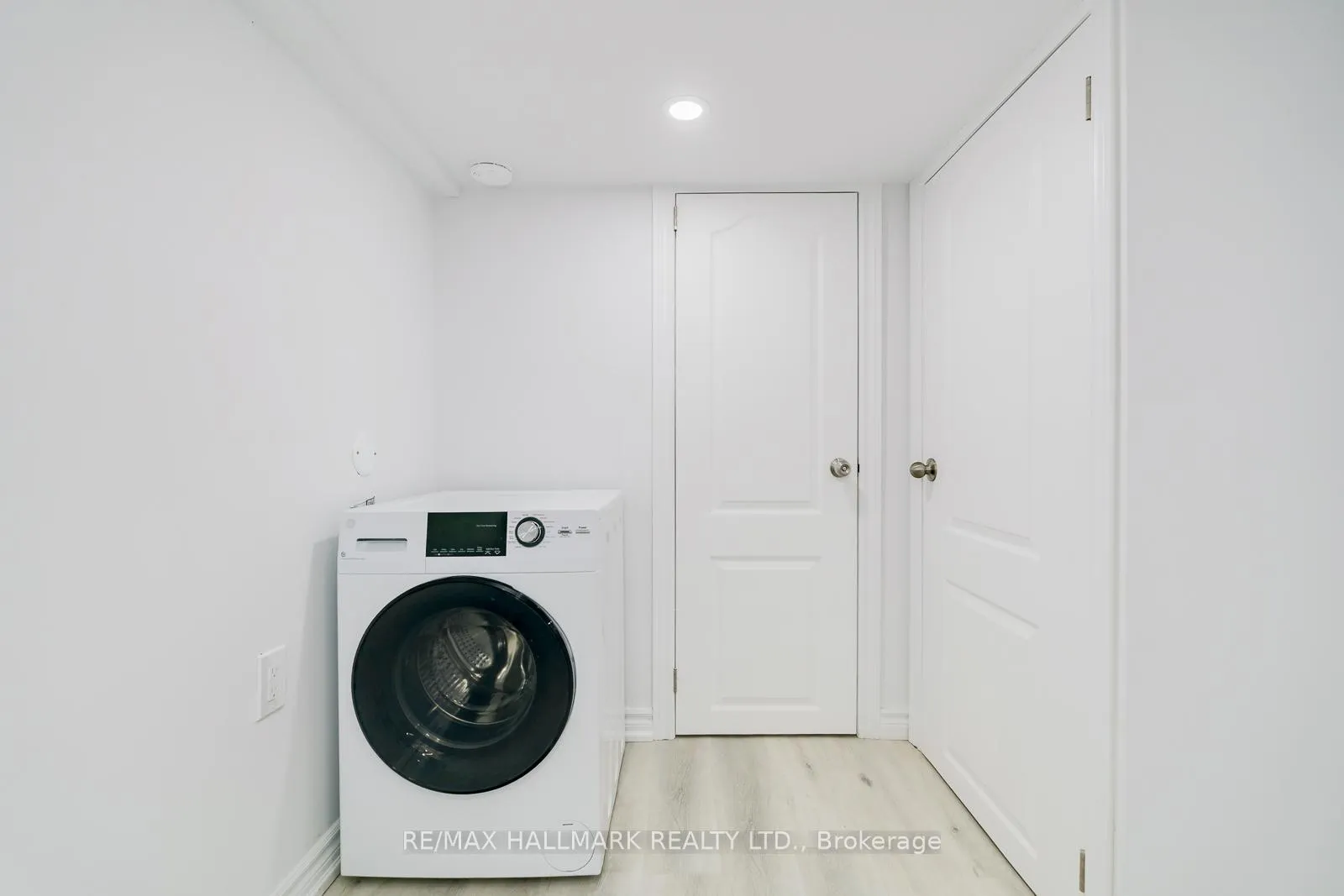 Photo 34 of 106 Willow Avenue, Toronto, The Beaches — HOMEH