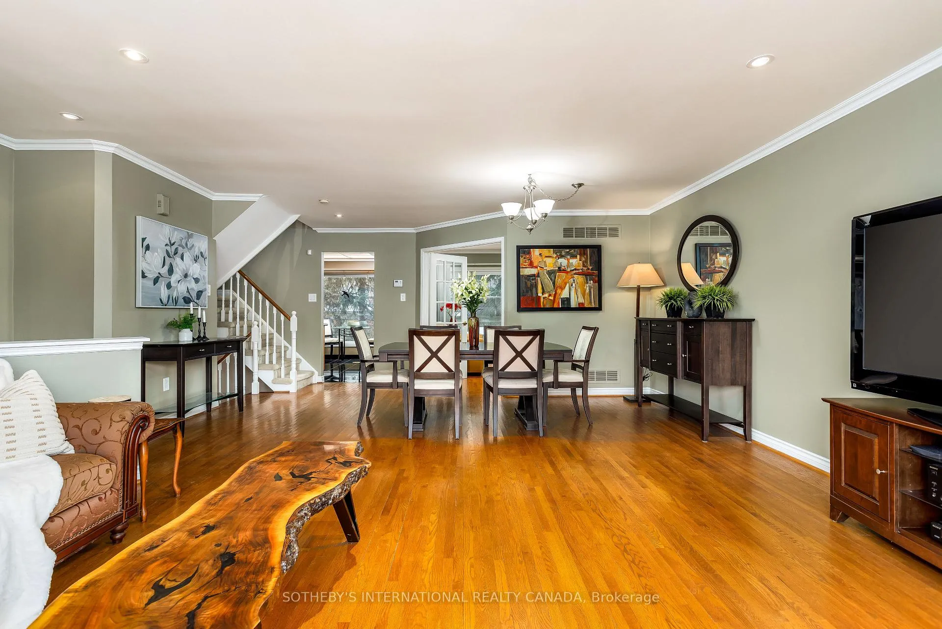 Photo 2 of 26 Tamarack Circle, Etobicoke, Kingsview Village-The Westway — HOMEH