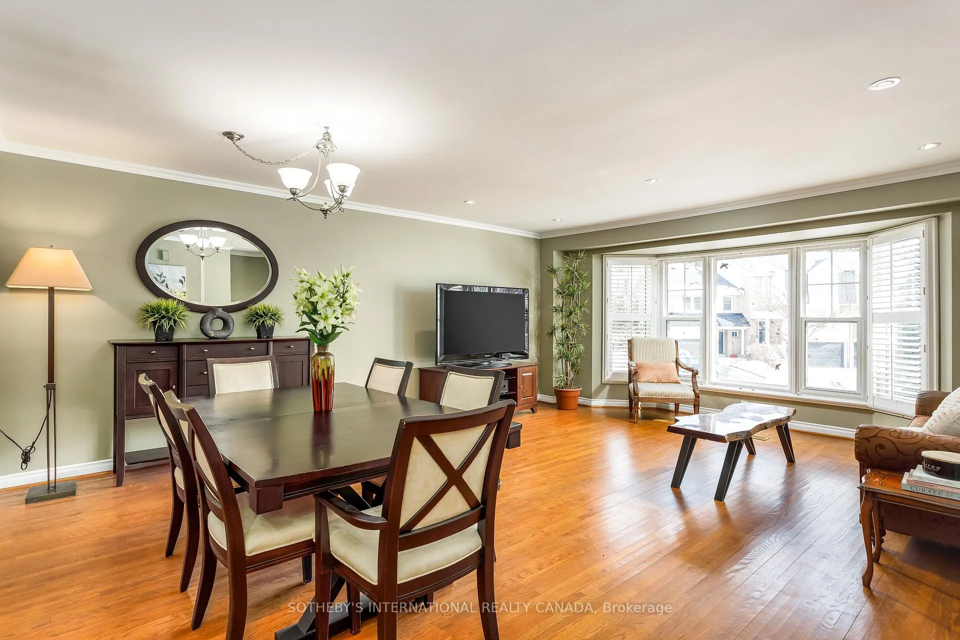 Photo 3 of 26 Tamarack Circle, Etobicoke, Kingsview Village-The Westway — HOMEH