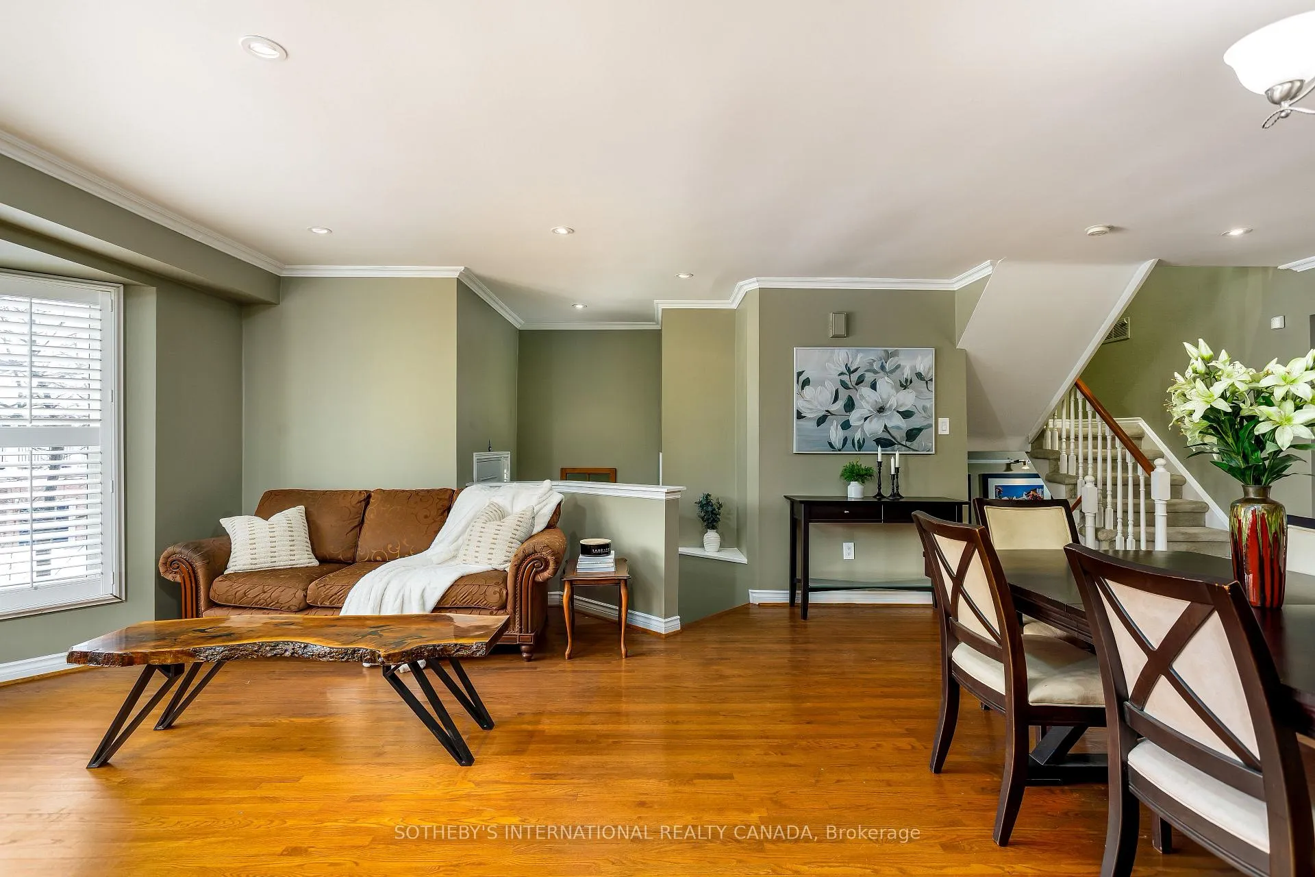 Photo 4 of 26 Tamarack Circle, Etobicoke, Kingsview Village-The Westway — HOMEH