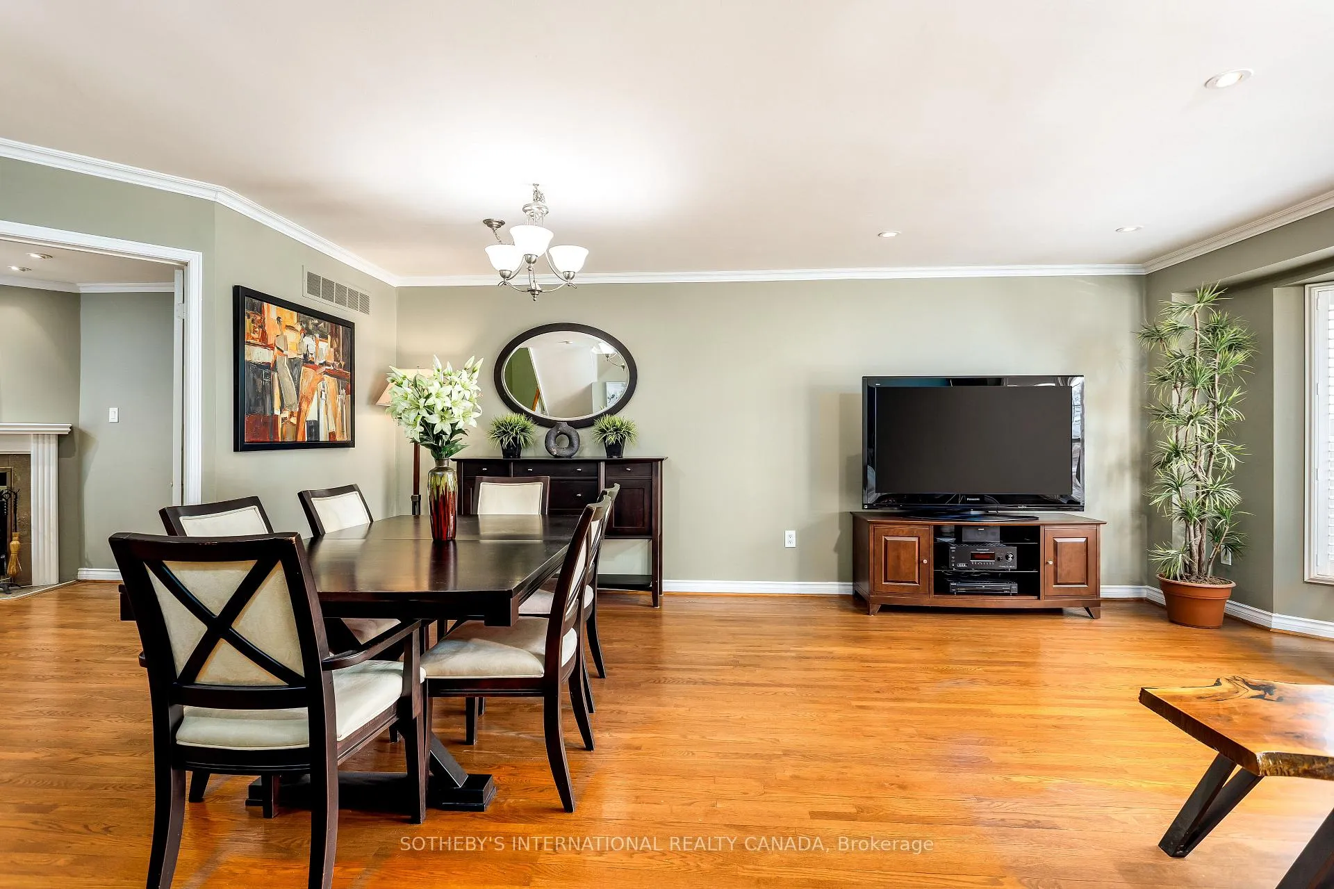 Photo 5 of 26 Tamarack Circle, Etobicoke, Kingsview Village-The Westway — HOMEH