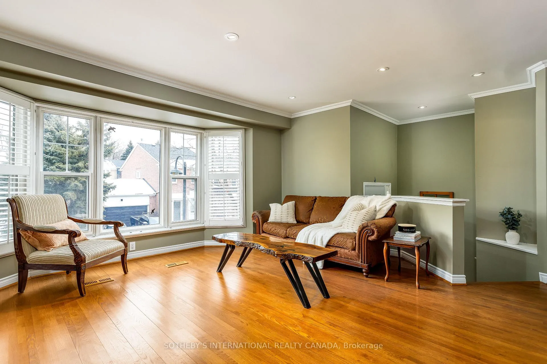 Photo 6 of 26 Tamarack Circle, Etobicoke, Kingsview Village-The Westway — HOMEH
