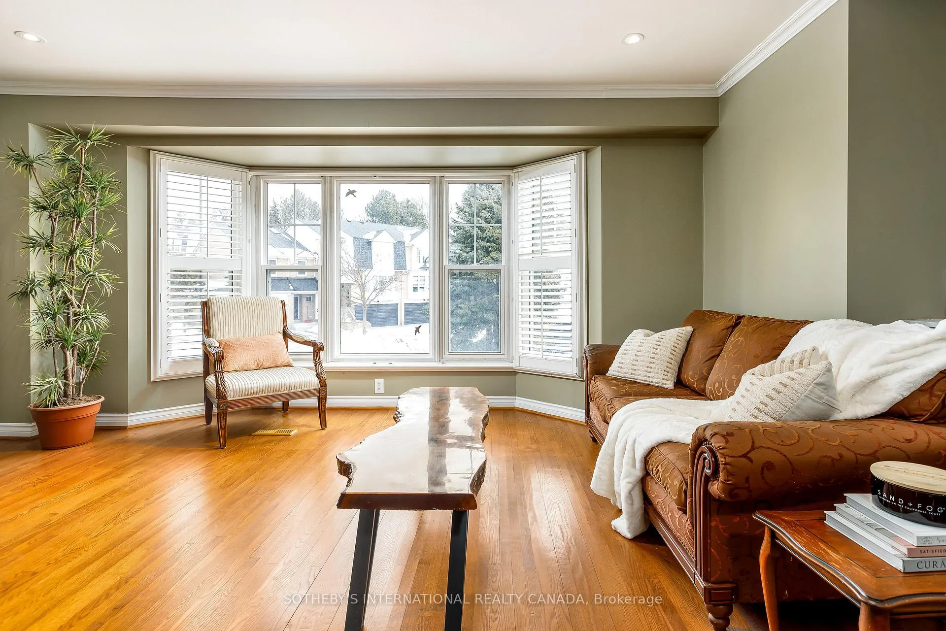 Photo 7 of 26 Tamarack Circle, Etobicoke, Kingsview Village-The Westway — HOMEH