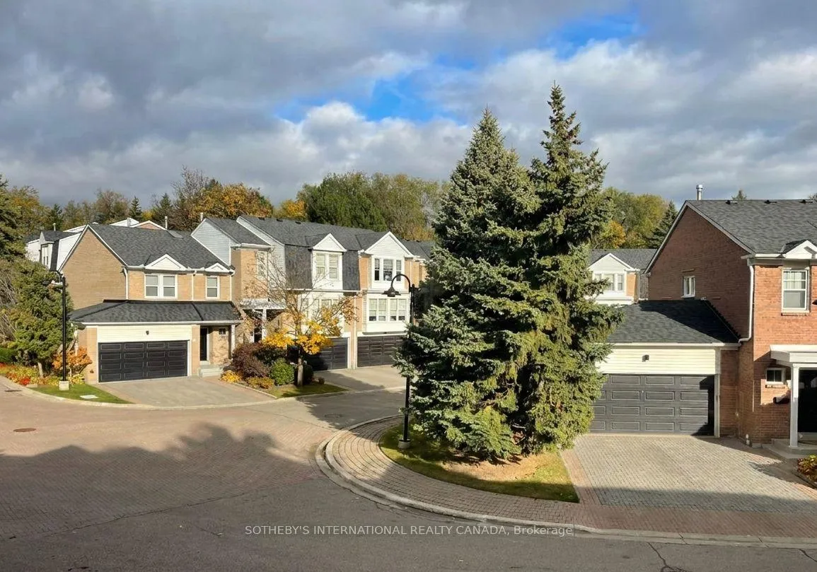 Photo 8 of 26 Tamarack Circle, Etobicoke, Kingsview Village-The Westway — HOMEH