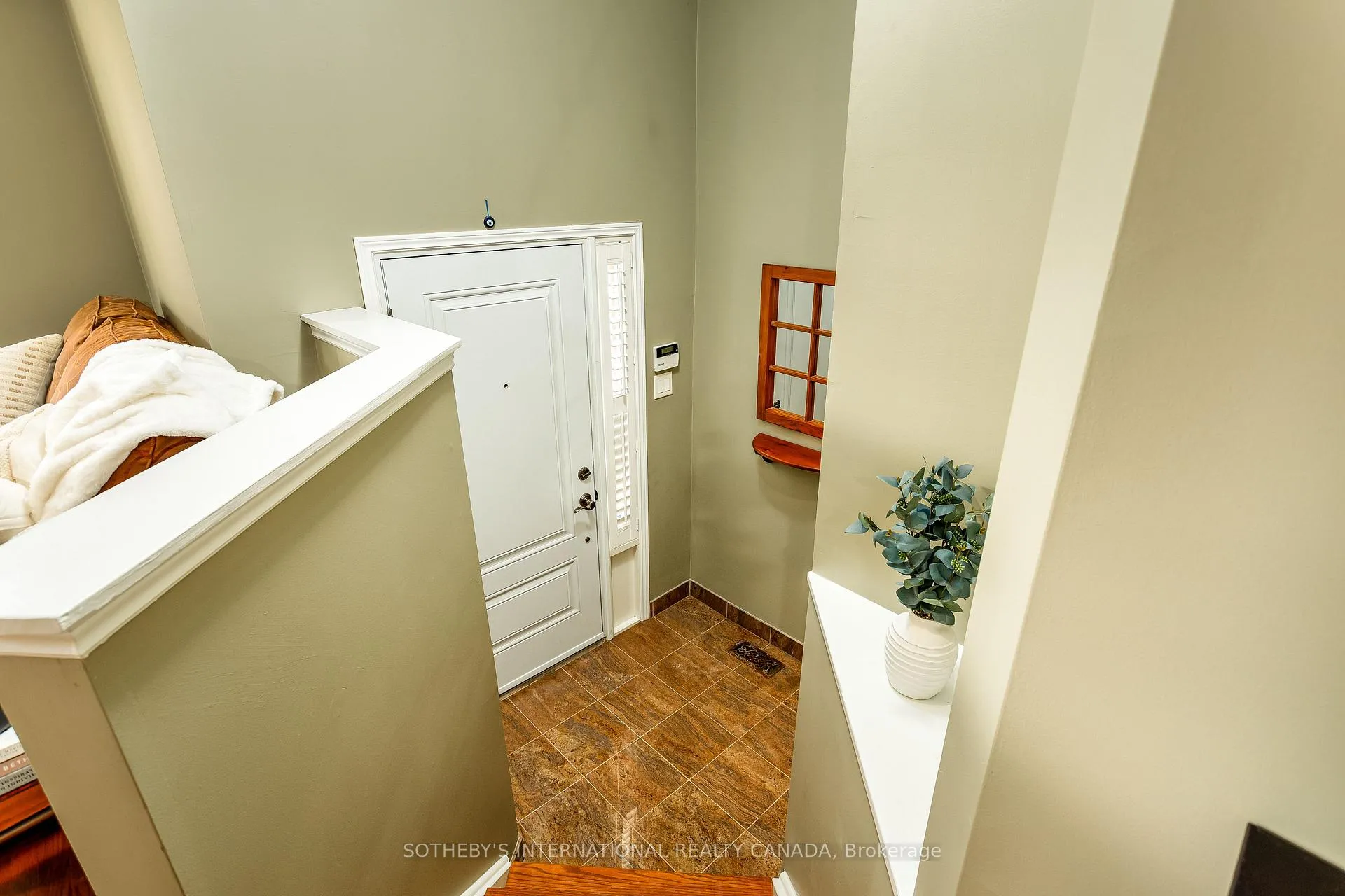 Photo 12 of 26 Tamarack Circle, Etobicoke, Kingsview Village-The Westway — HOMEH