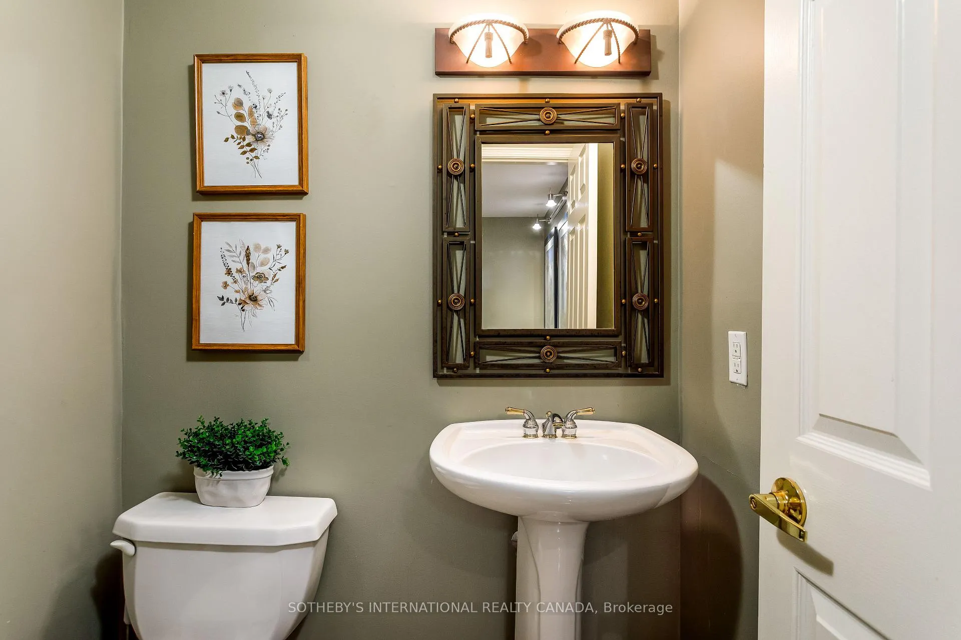 Photo 21 of 26 Tamarack Circle, Etobicoke, Kingsview Village-The Westway — HOMEH