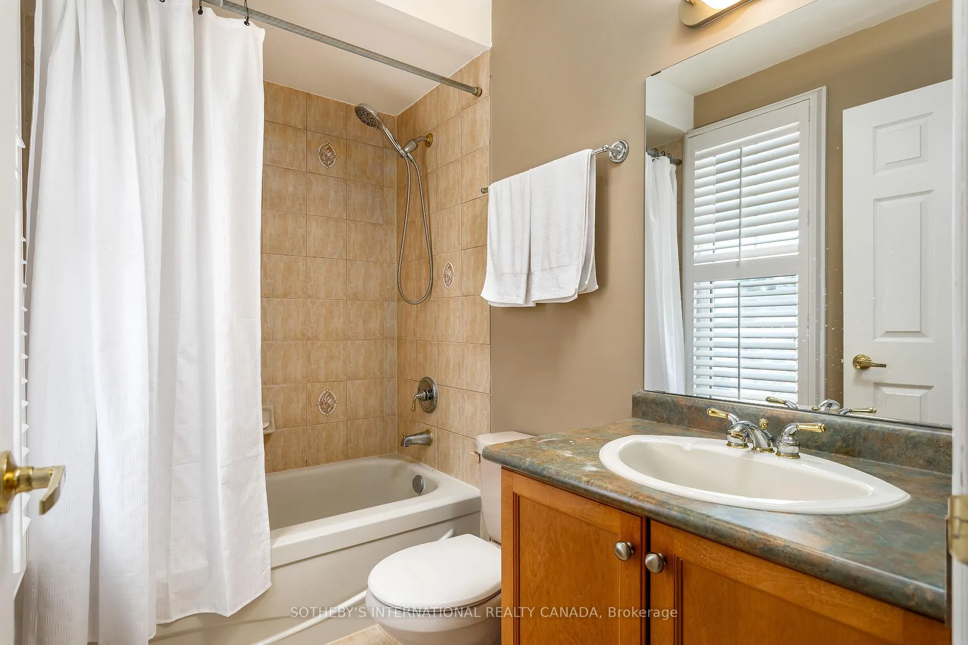 Photo 32 of 26 Tamarack Circle, Etobicoke, Kingsview Village-The Westway — HOMEH