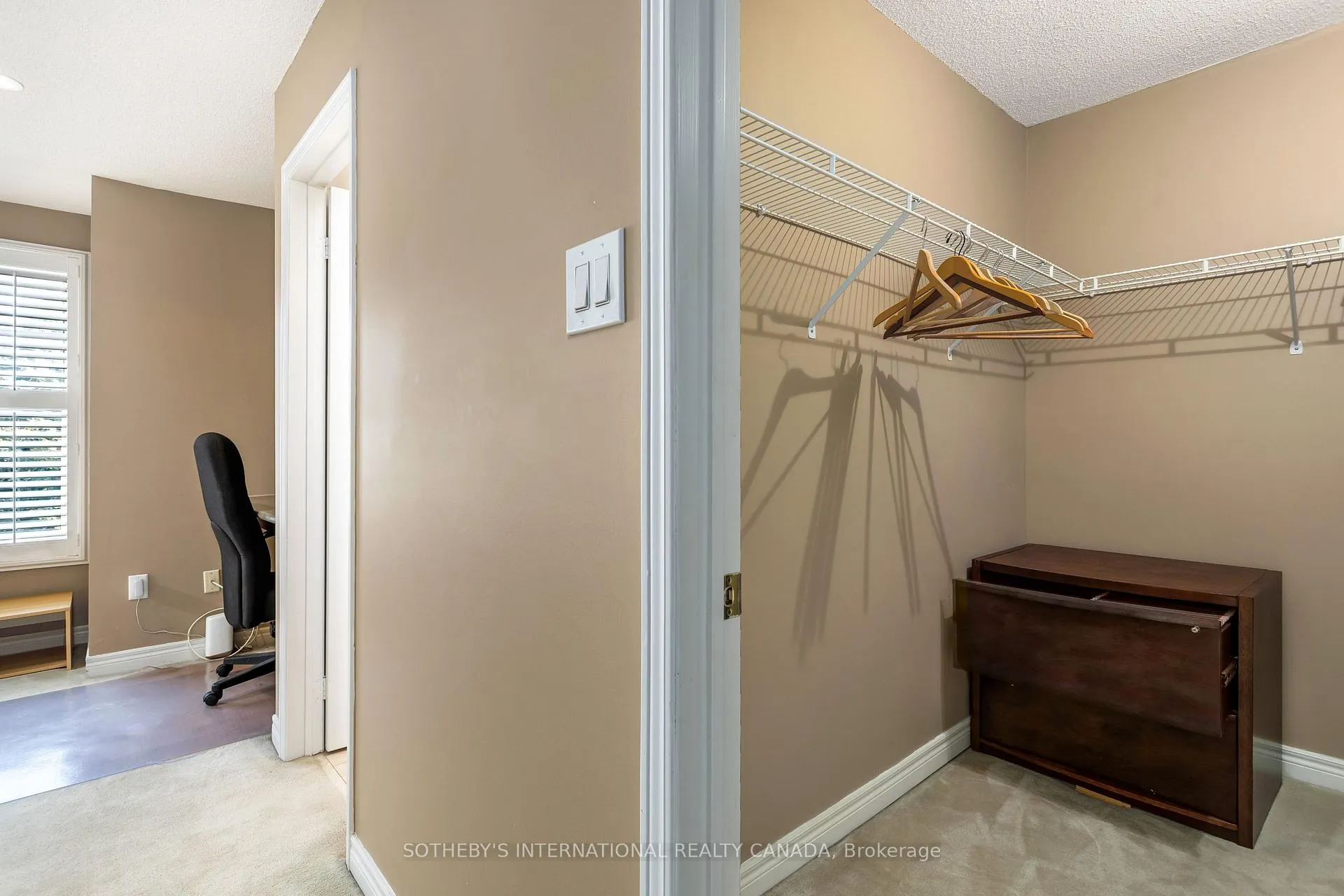 Photo 33 of 26 Tamarack Circle, Etobicoke, Kingsview Village-The Westway — HOMEH