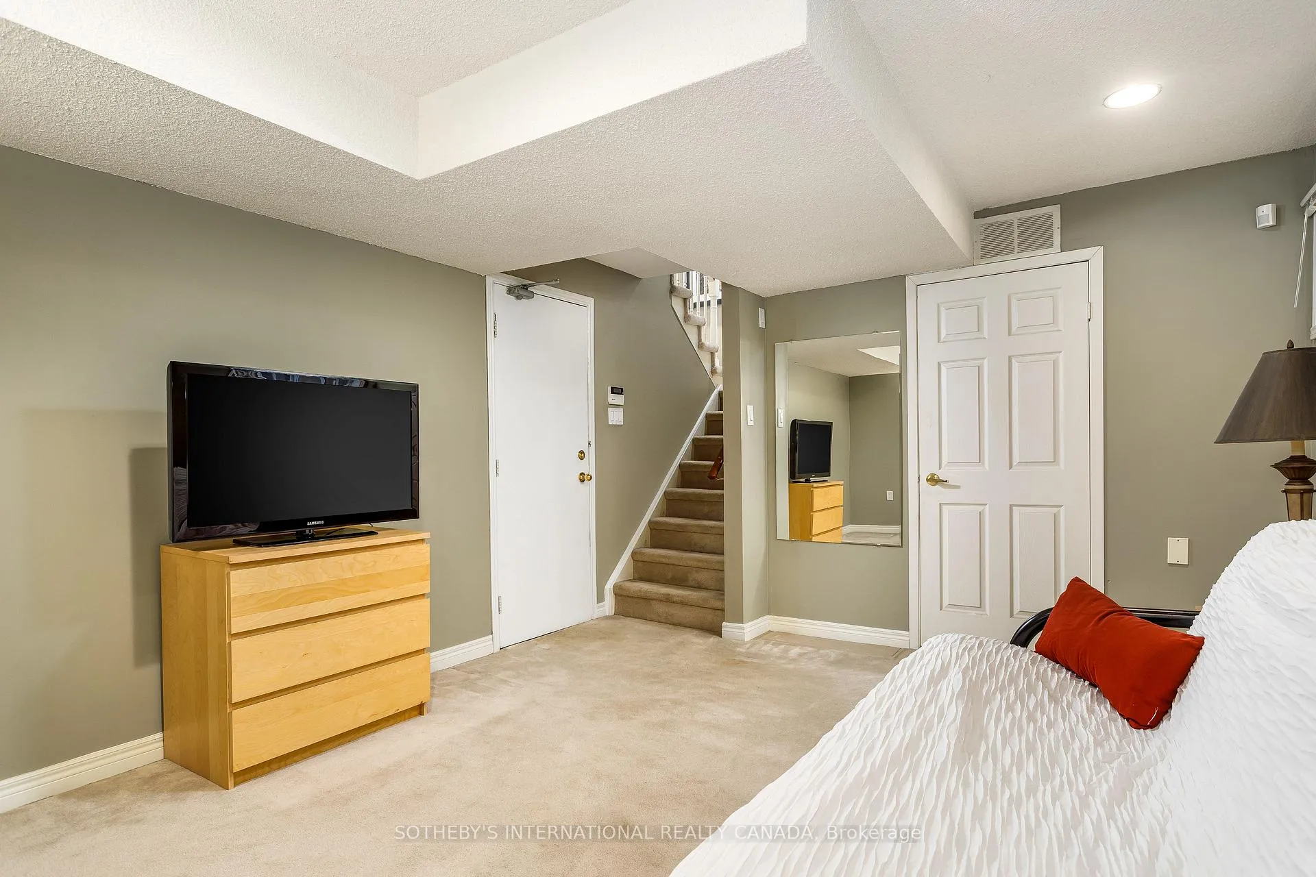 Photo 36 of 26 Tamarack Circle, Etobicoke, Kingsview Village-The Westway — HOMEH